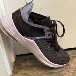 Nike AirMax Bella blk/purple sz 7.5 lightly worn